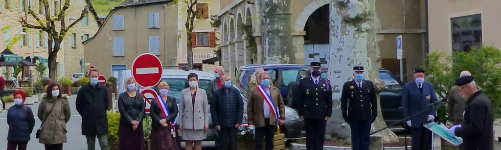 Ce matin,dimanche 9 mai 2021,une cérémonie commémorative du 8 mai 1945 a eu lieu à 11heure en présence de nombreux élus,d'anciens combattants et des représentants des forces de l'ordre.Madame Guylène Pantel,sénatrice de Lozère et Monsieur Gérard Pédrini, maire d'Ispagnac ont déposé une gerbe au monument aux morts.